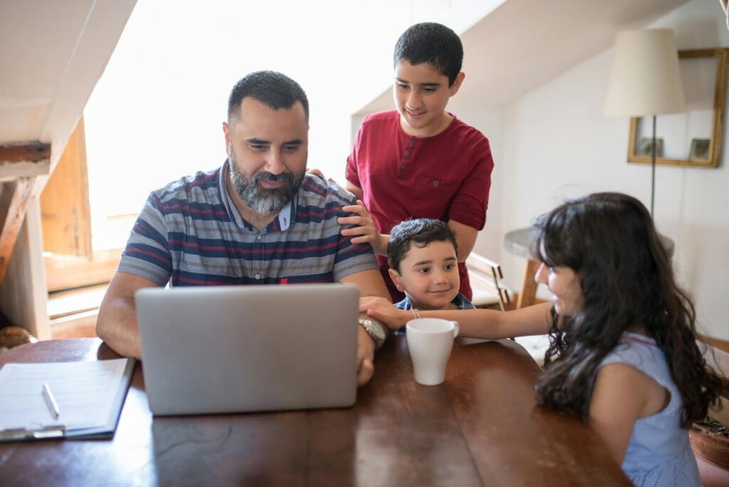 Familienzeit im digitalen Zeitalter harmonisch gestalten und Balance finden