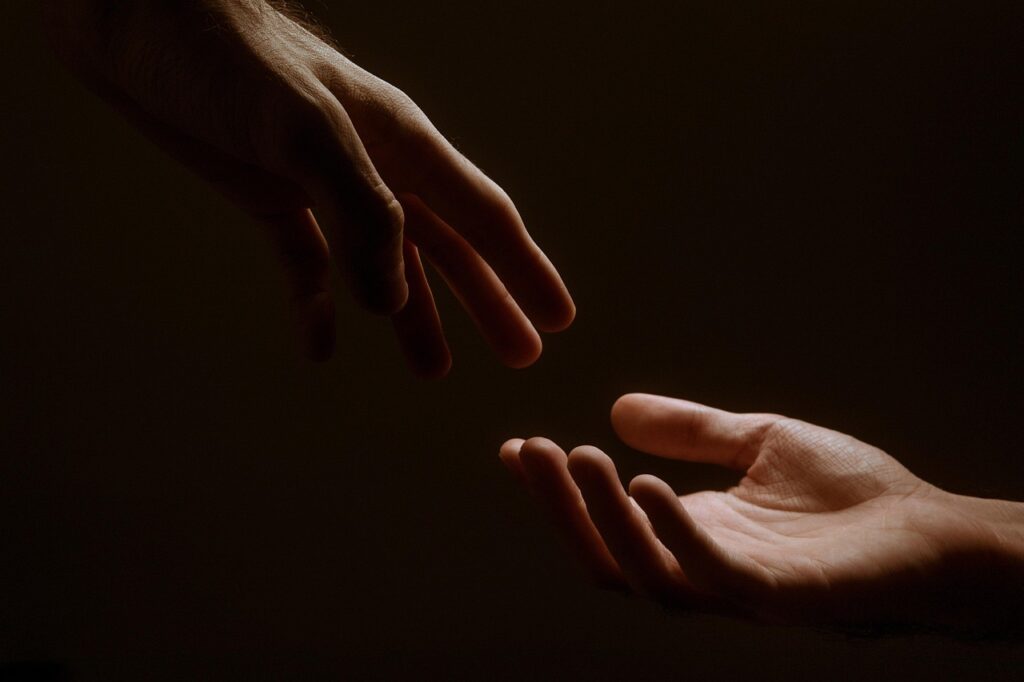 Familie verbringt bewusst Zeit miteinander und stärkt ihre Gemeinschaft im Alltag